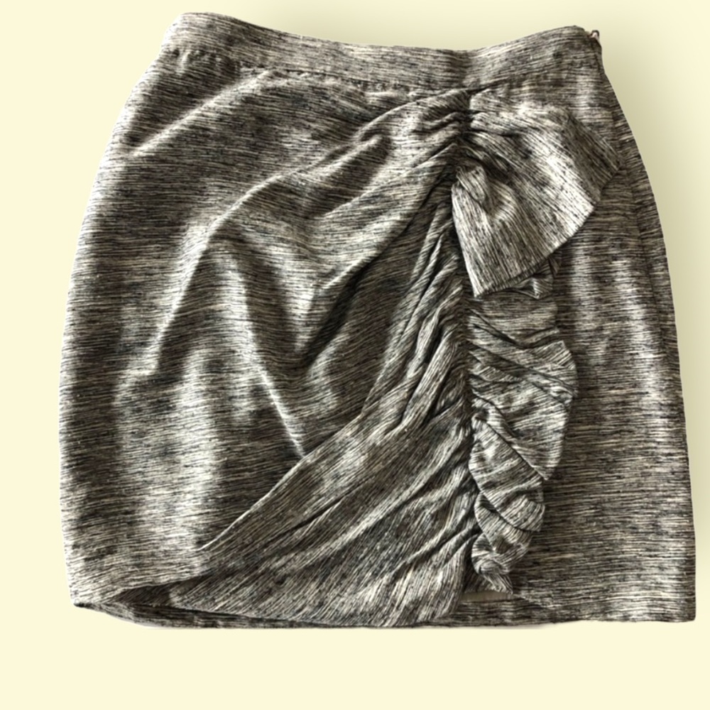 WHIT skirt size 4 new